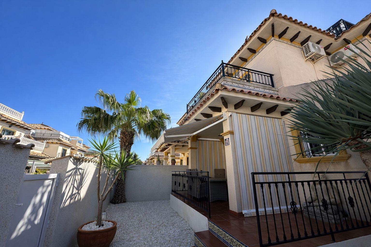 House in Torrevieja, Alicante, Spain 2 bedrooms, 65 sq.m. No. 154775