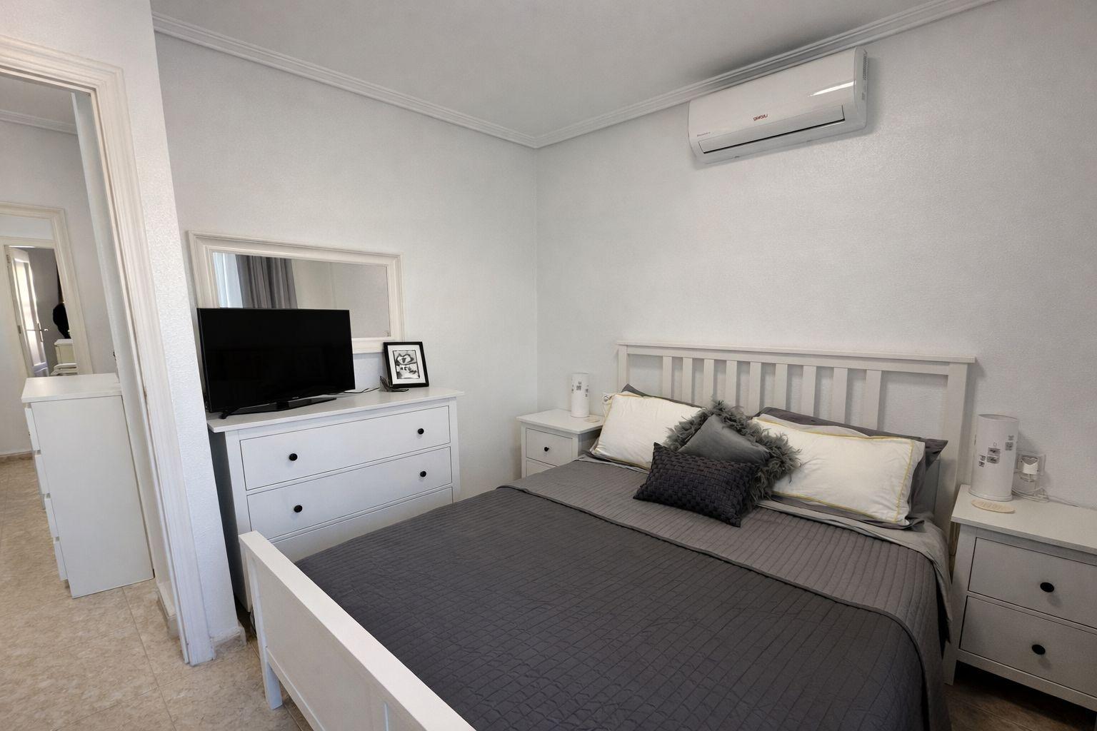 House in Torrevieja, Alicante, Spain 2 bedrooms, 65 sq.m. No. 154775
