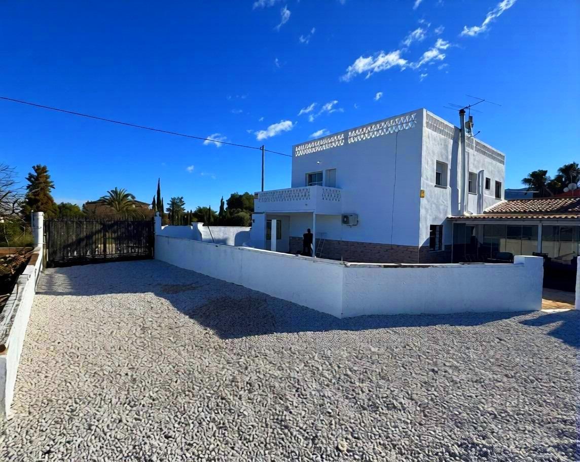 Villa in Cox, Alicante, Spain 10 bedrooms, 600 sq.m. No. 154777