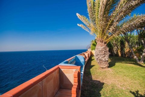 House in Spain 4 bedrooms, 210 sq.m. No. 69595