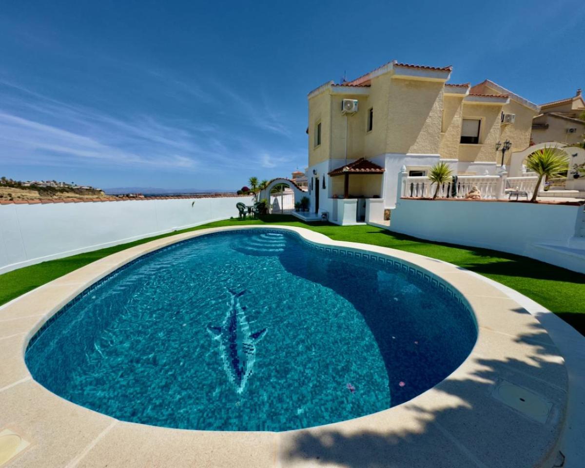 Villa a Ciudad Quesada, Alicante, Spagna 5 camere da letto, 265 mq. N° 80931