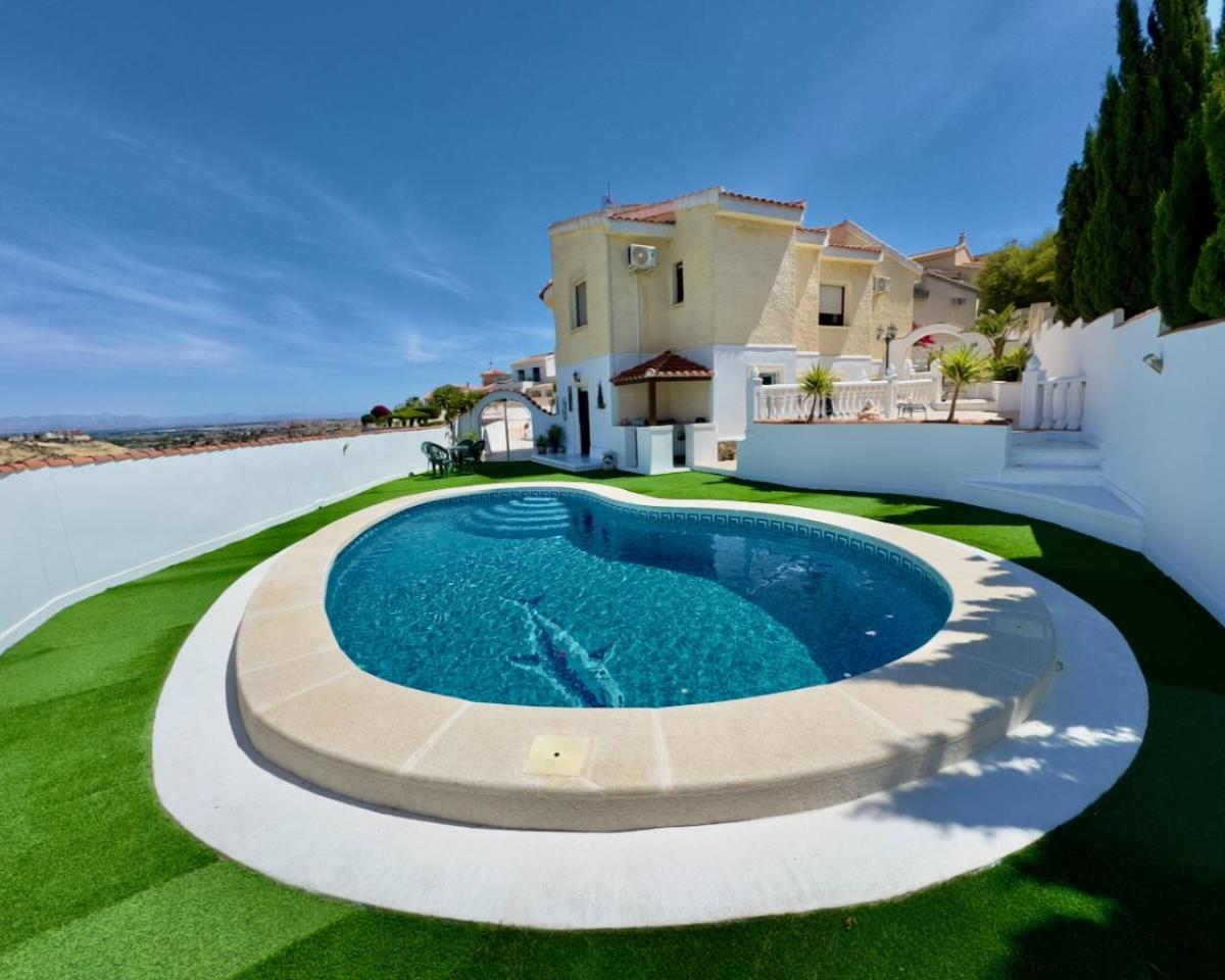 Villa a Ciudad Quesada, Alicante, Spagna 5 camere da letto, 265 mq. N° 80931