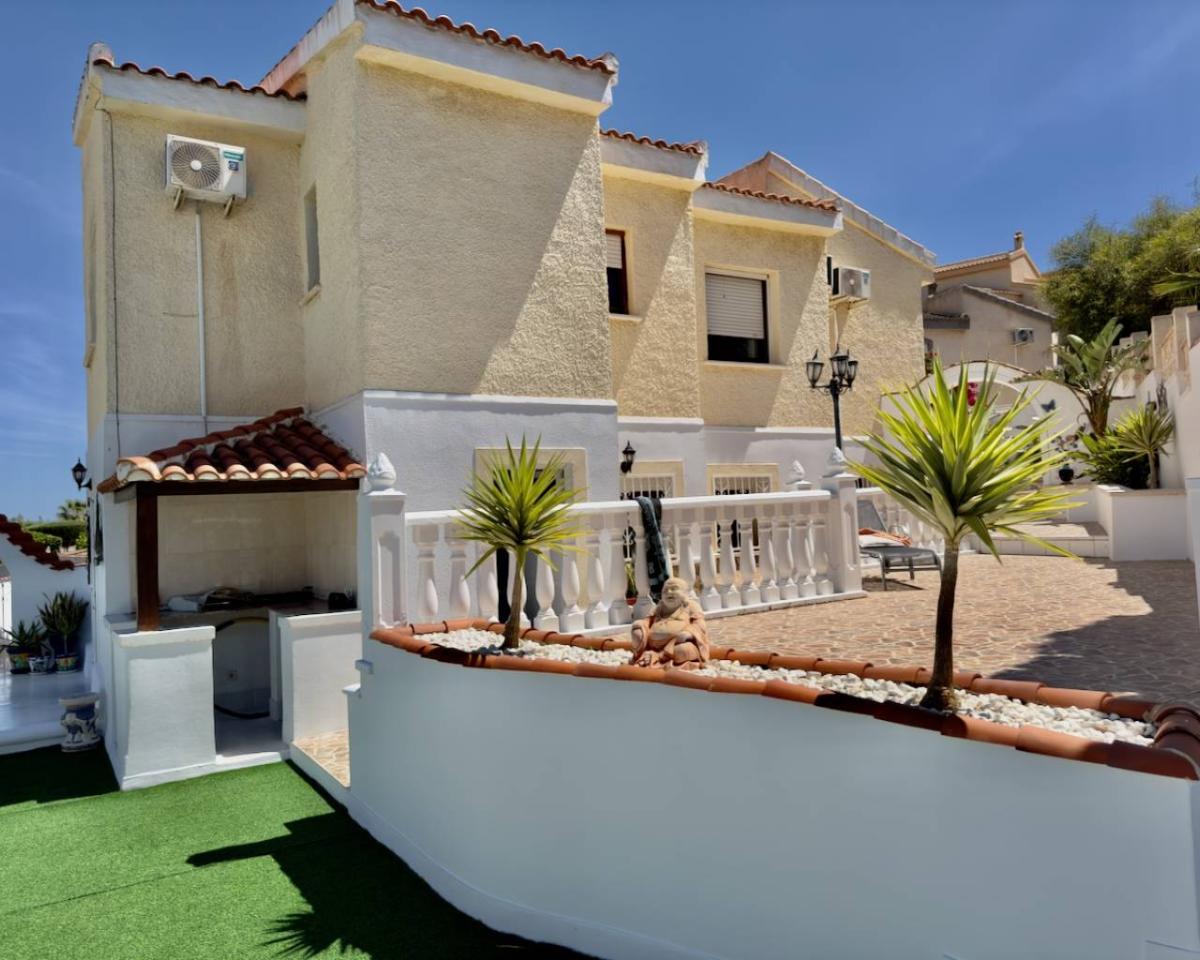 Villa a Ciudad Quesada, Alicante, Spagna 5 camere da letto, 265 mq. N° 80931