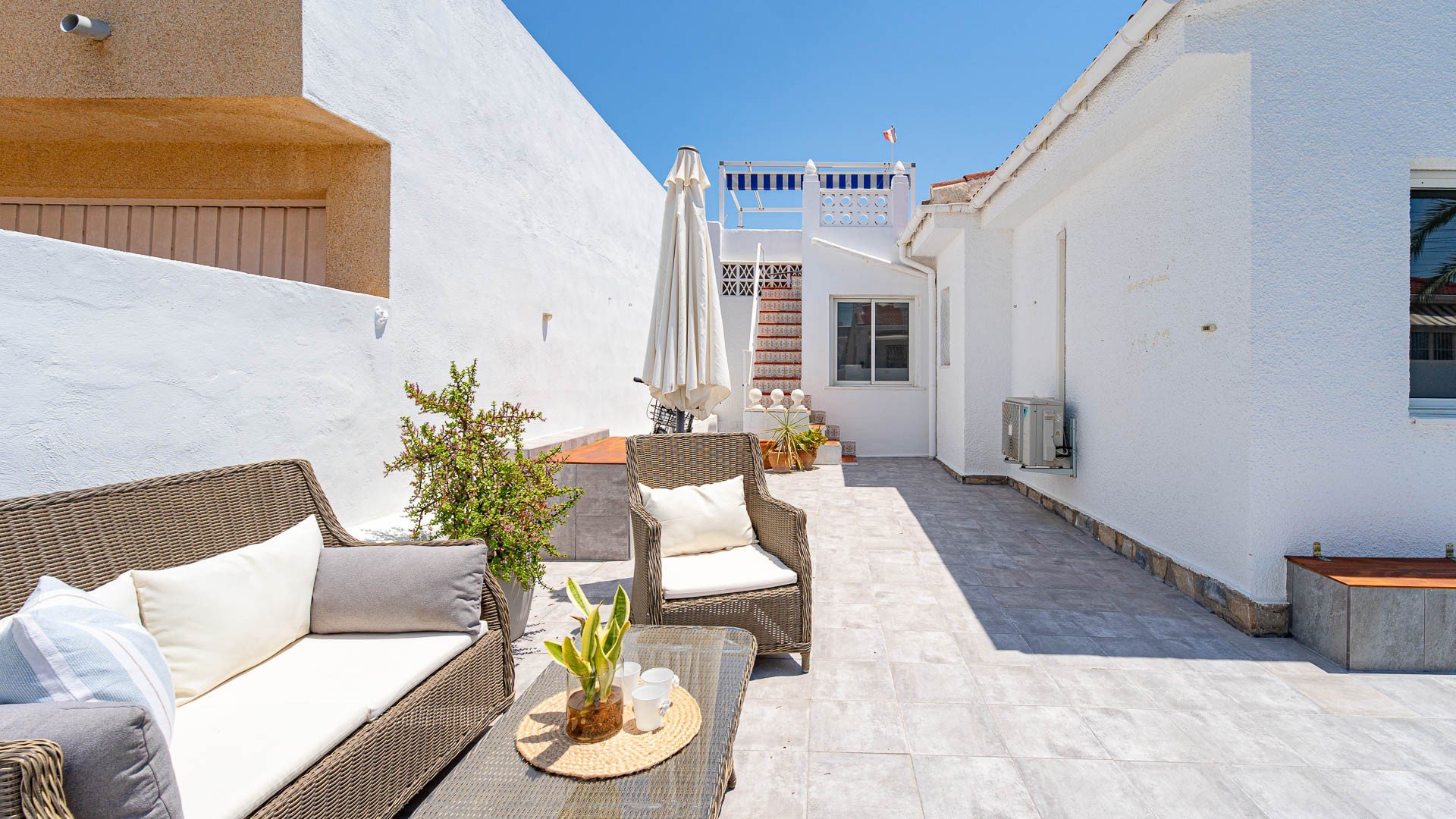 Apartment in Alicante, Spain 2 bedrooms, 59 sq.m. No. 190142