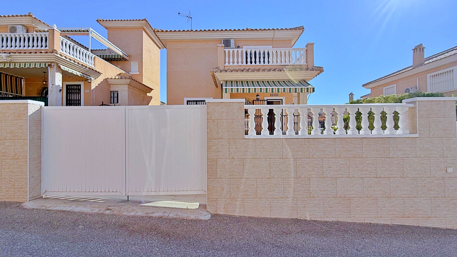 Villa à Alicante, Espagne 4 chambres, 198 m2 No. 190144