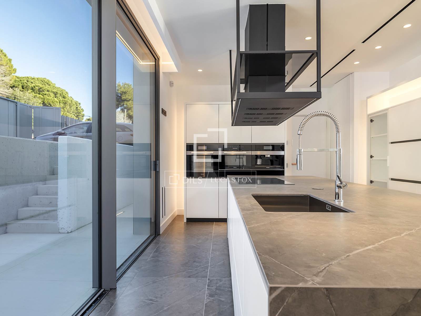 Villa in Barcelona, Spanien 8 Schlafzimmer, 1148 m2 Nr. 150218