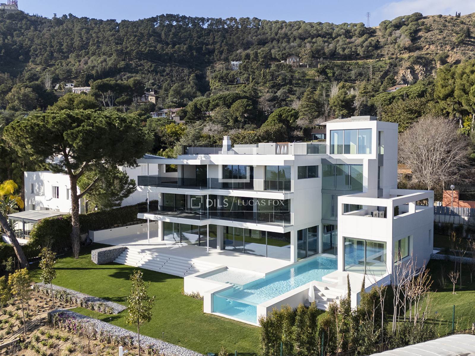 Villa in Barcelona, Spanien 8 Schlafzimmer, 1148 m2 Nr. 150218