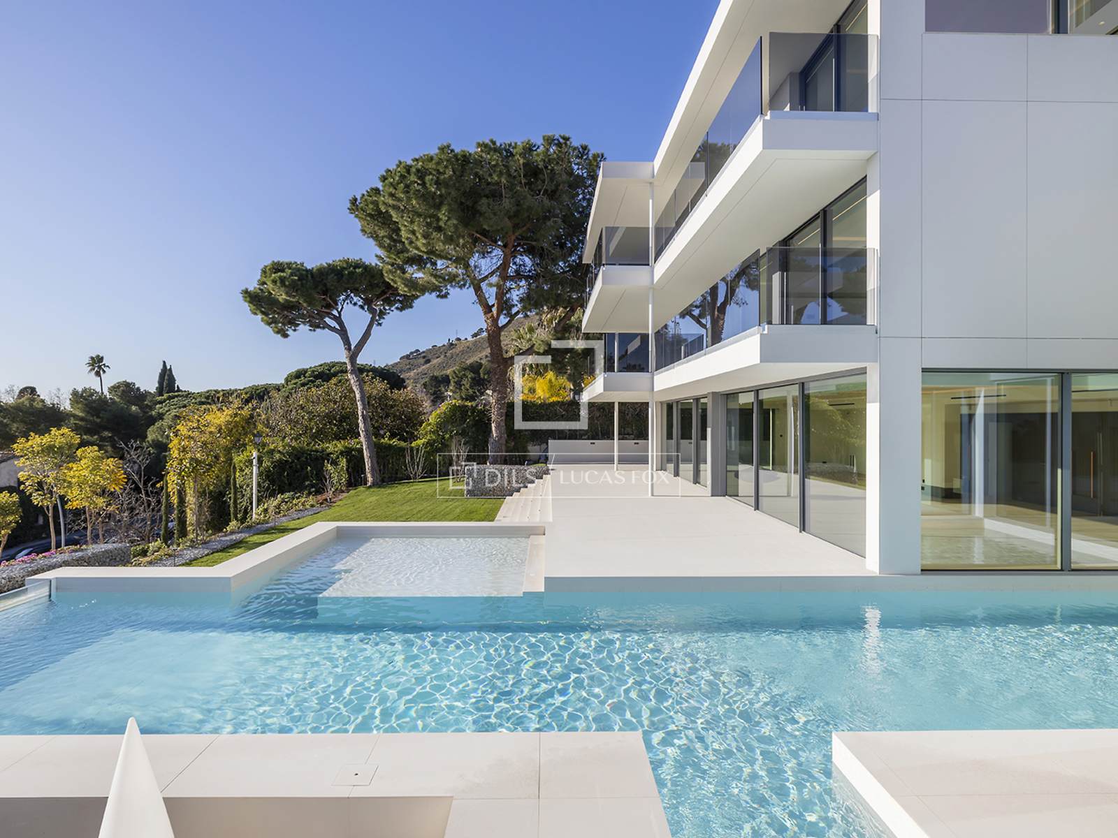 Villa in Barcelona, Spanien 8 Schlafzimmer, 1148 m2 Nr. 150218