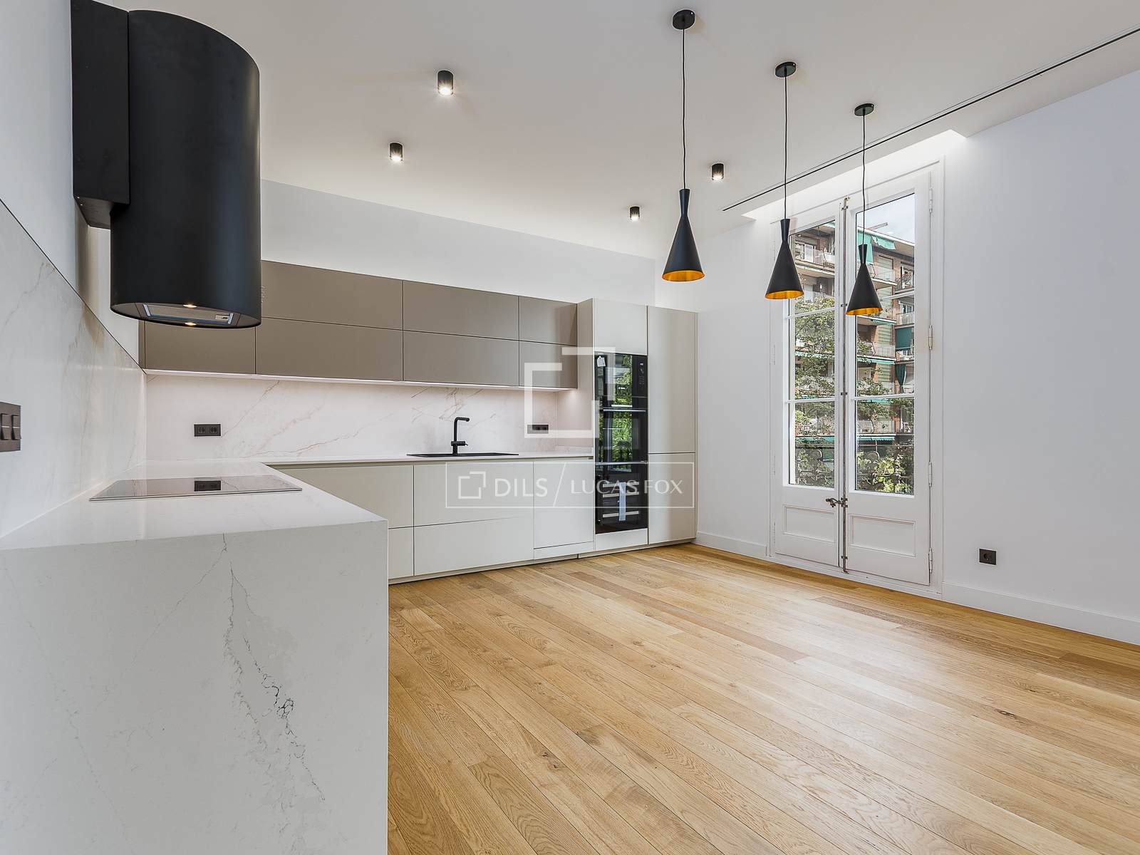 Квартира в Барселона, Испания 4 спальни, 140м2 №150216
