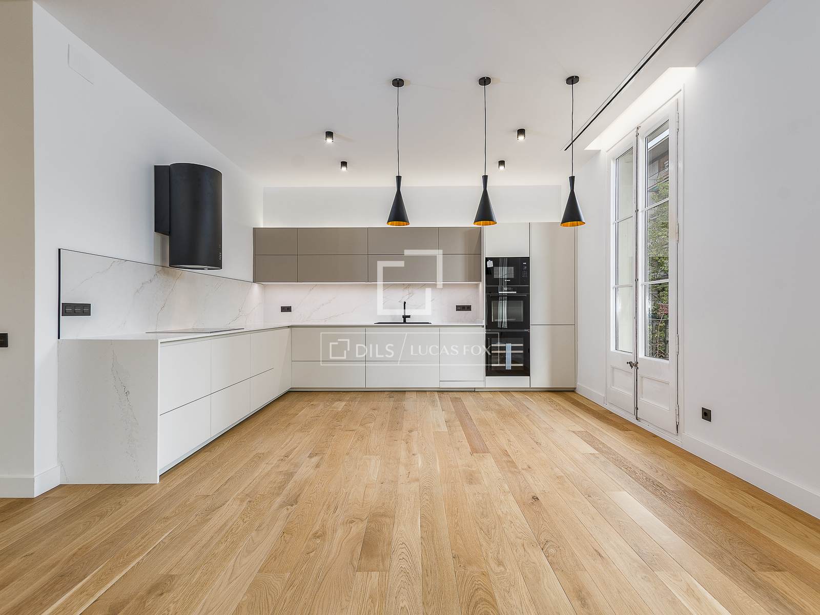 Квартира в Барселона, Испания 4 спальни, 140м2 №150216