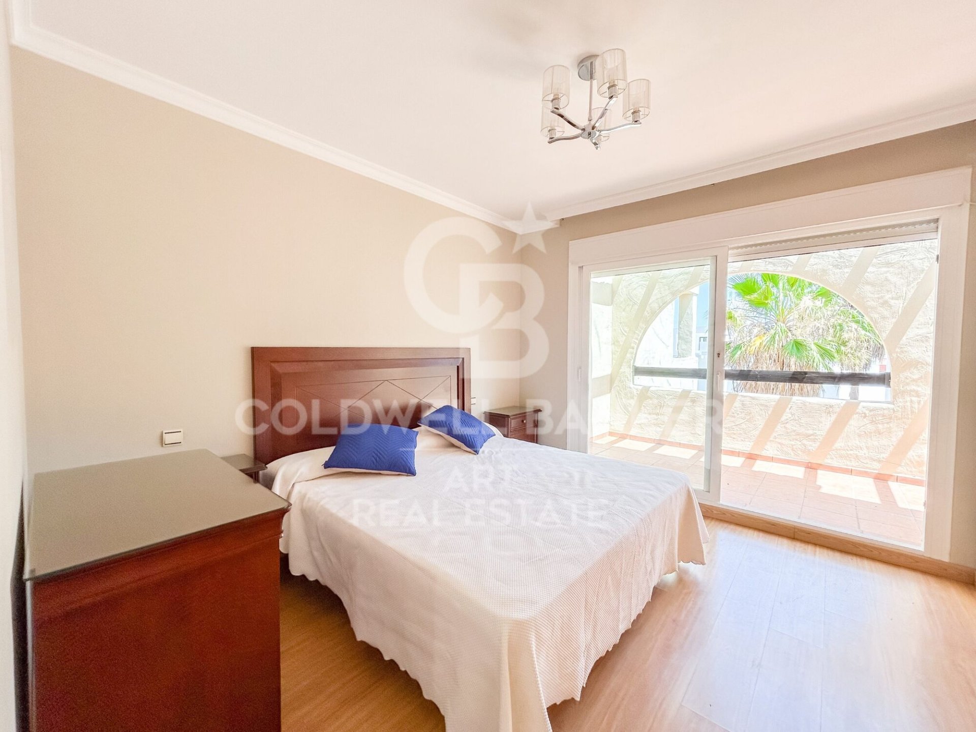 Lägenhet i Estepona, Malaga, Spanien 2 sovrum, 213 kvm. Nr. 158386