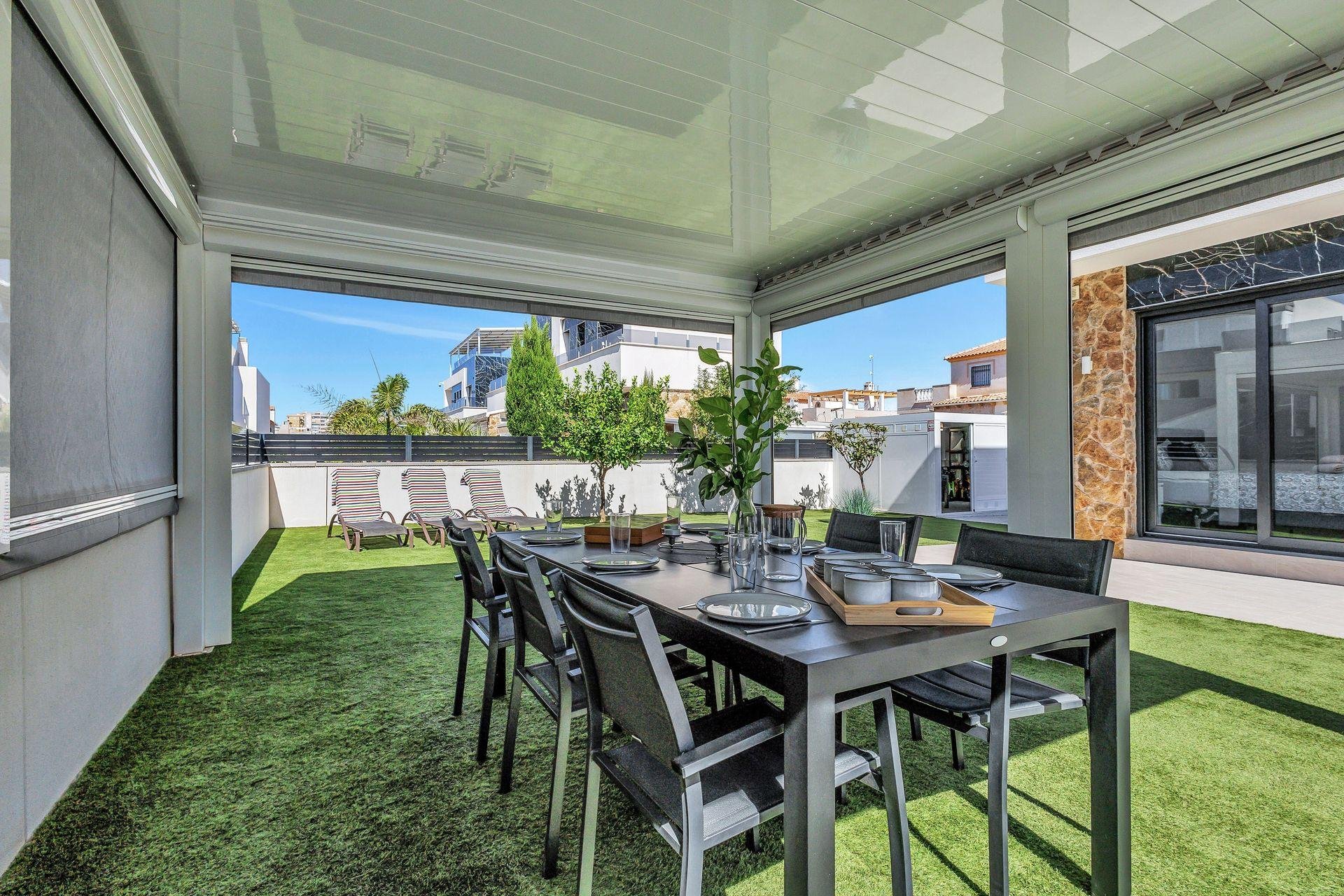 Villa en Torrevieja, Alicante, España 120 m2 No. 195884