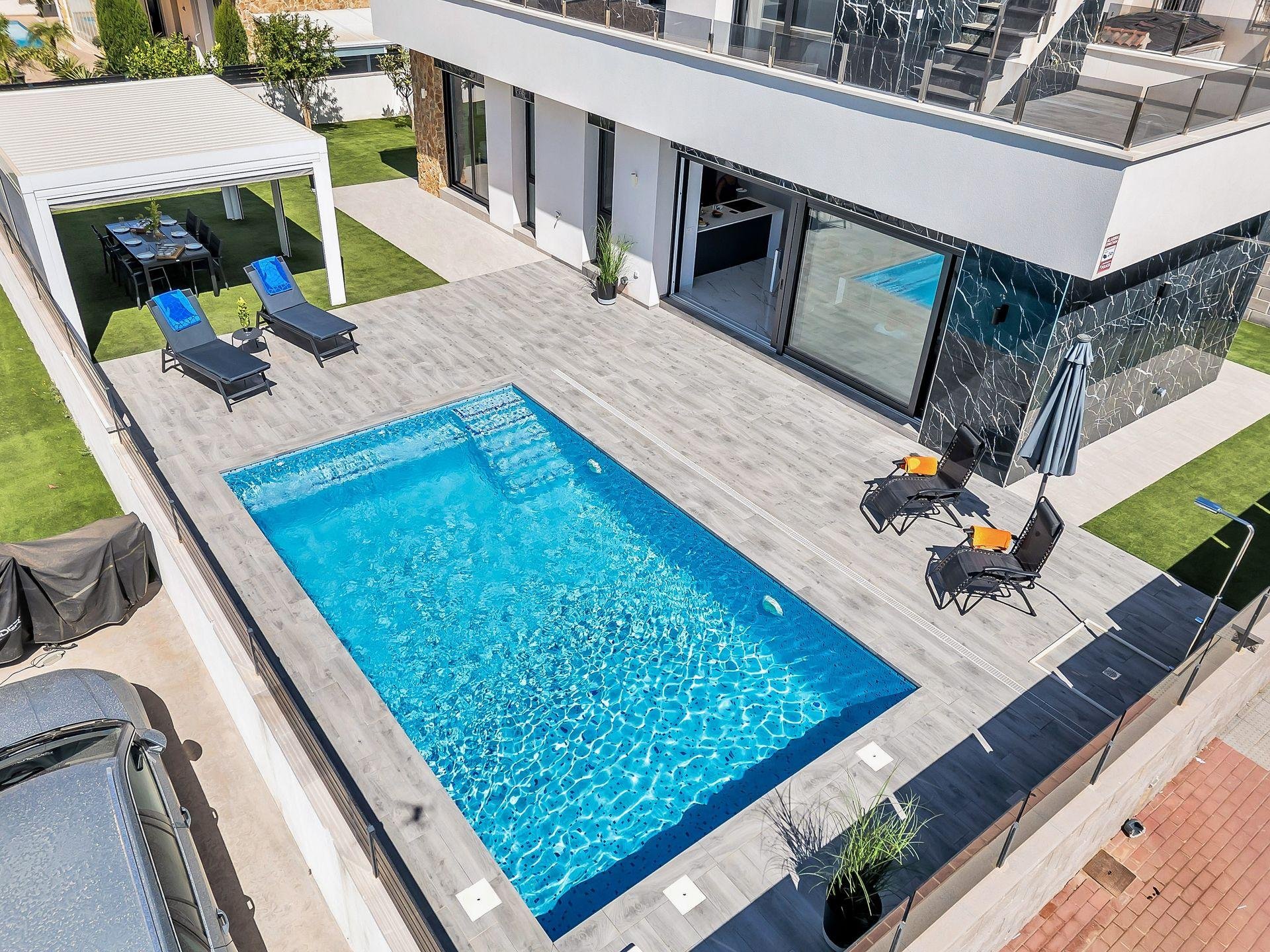 Villa en Torrevieja, Alicante, España 120 m2 No. 195884