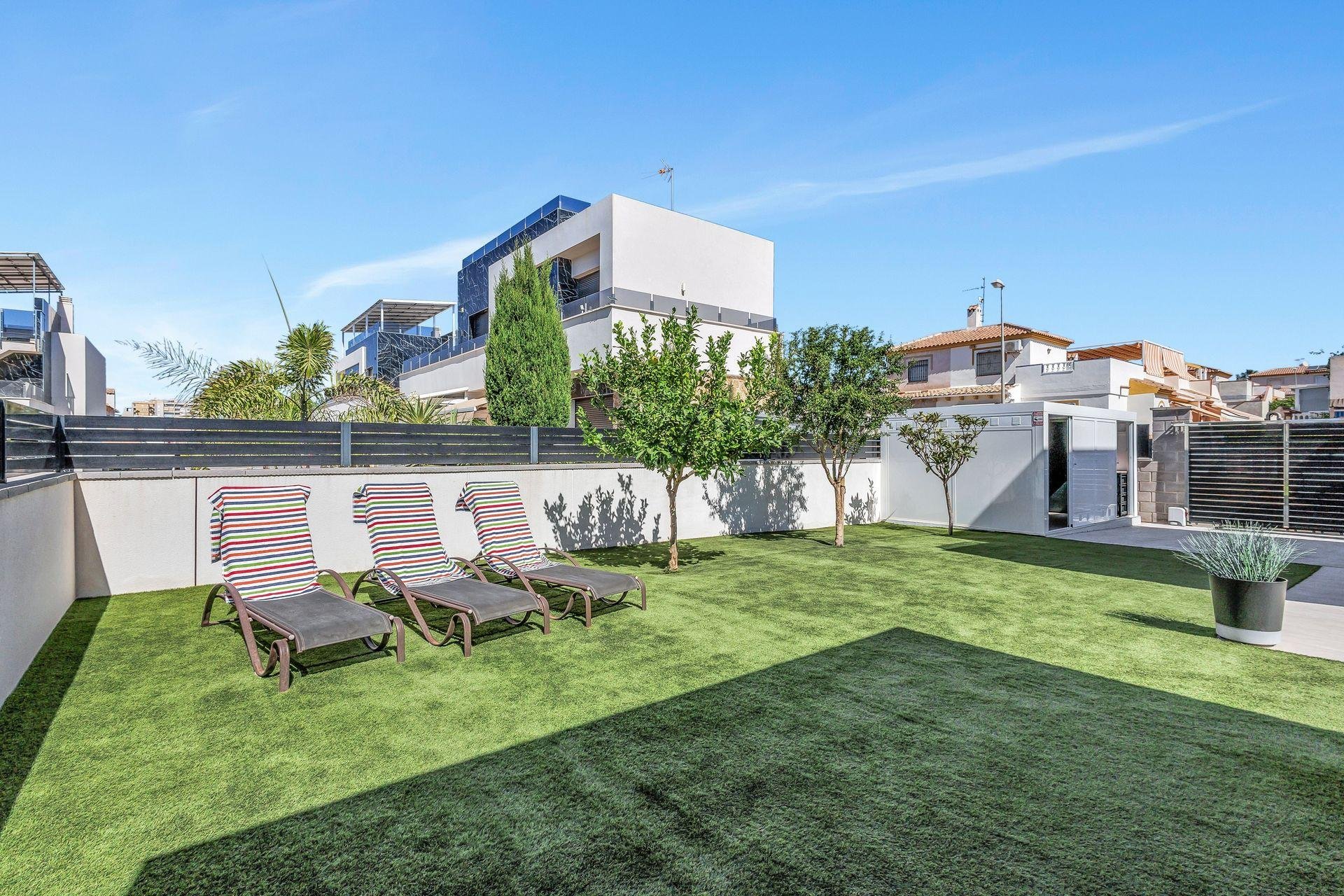 Villa en Torrevieja, Alicante, España 120 m2 No. 195884