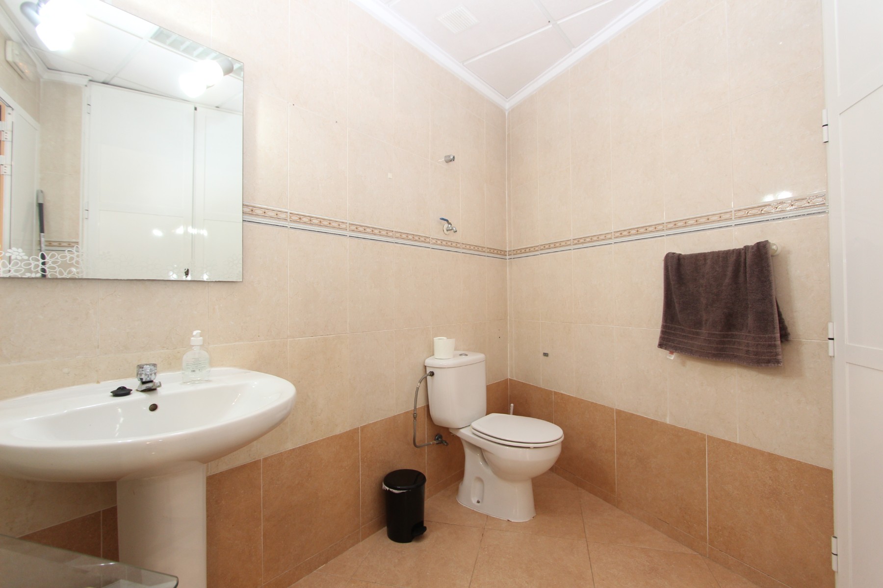 Propiedad comercial en Guardamar del Segura, Alicante, España 60 m2 No. 183879