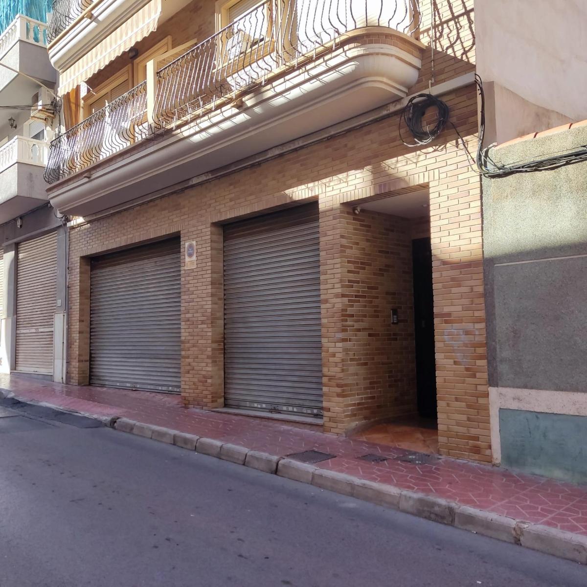 Propiedad comercial en Guardamar del Segura, Alicante, España 179 m2 No. 183880