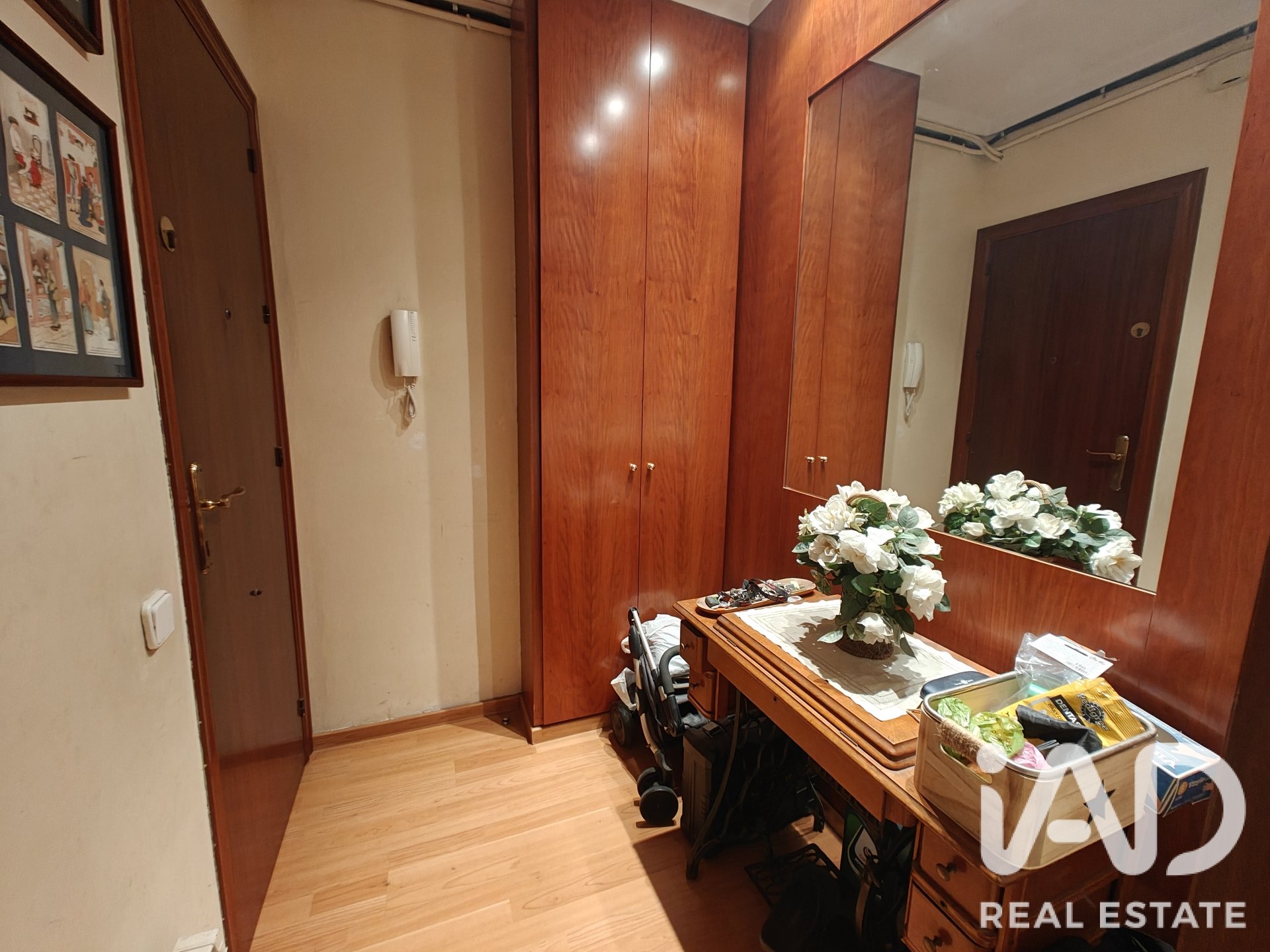 Wohnung in Barcelona, Spanien 4 Schlafzimmer, 93 m2 Nr. 187941
