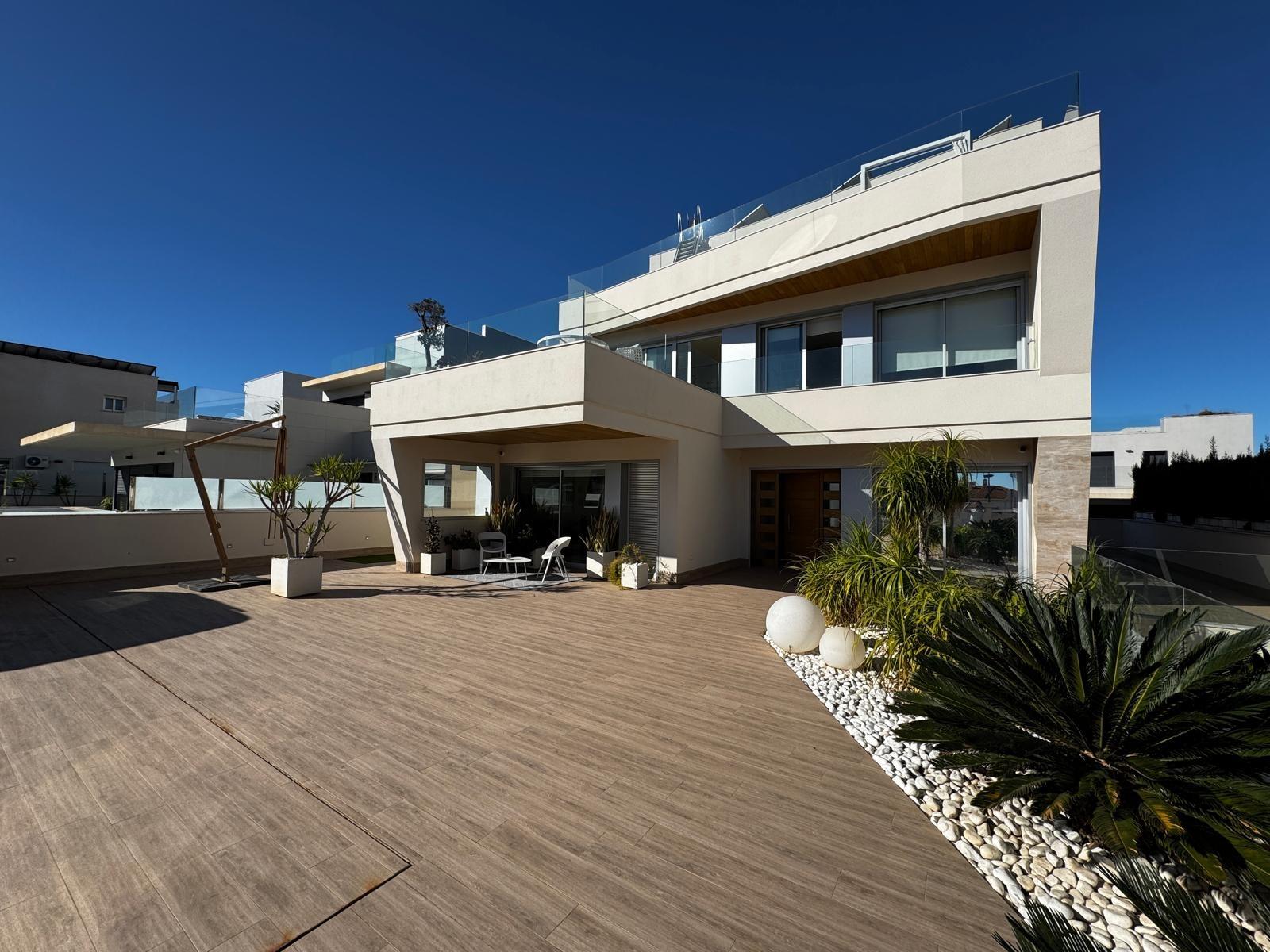 Villa in Campoamor, Alicante, Spain 4 bedrooms, 349 sq.m. No. 168840