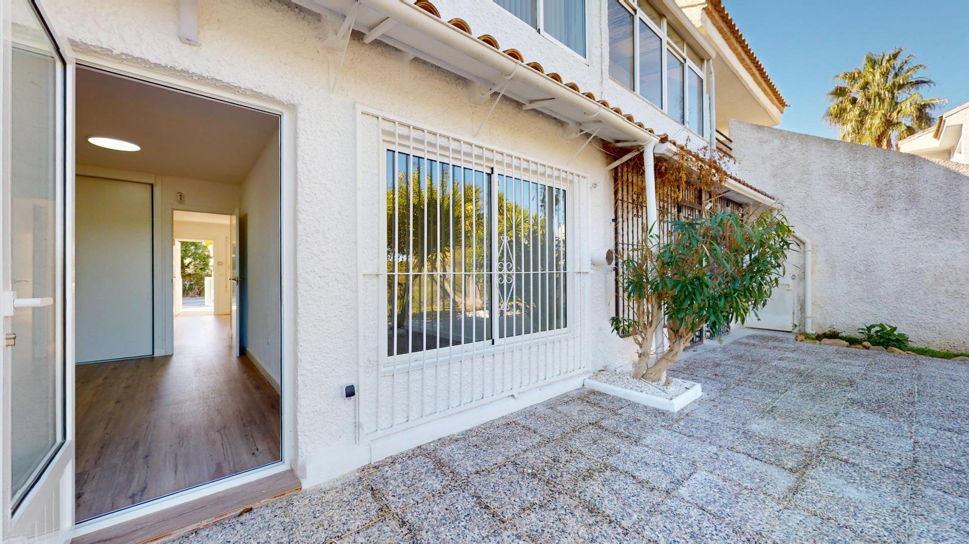 Bungalow a Villamartin, Alicante, Spagna 2 camere da letto, 86 mq. N° 161687