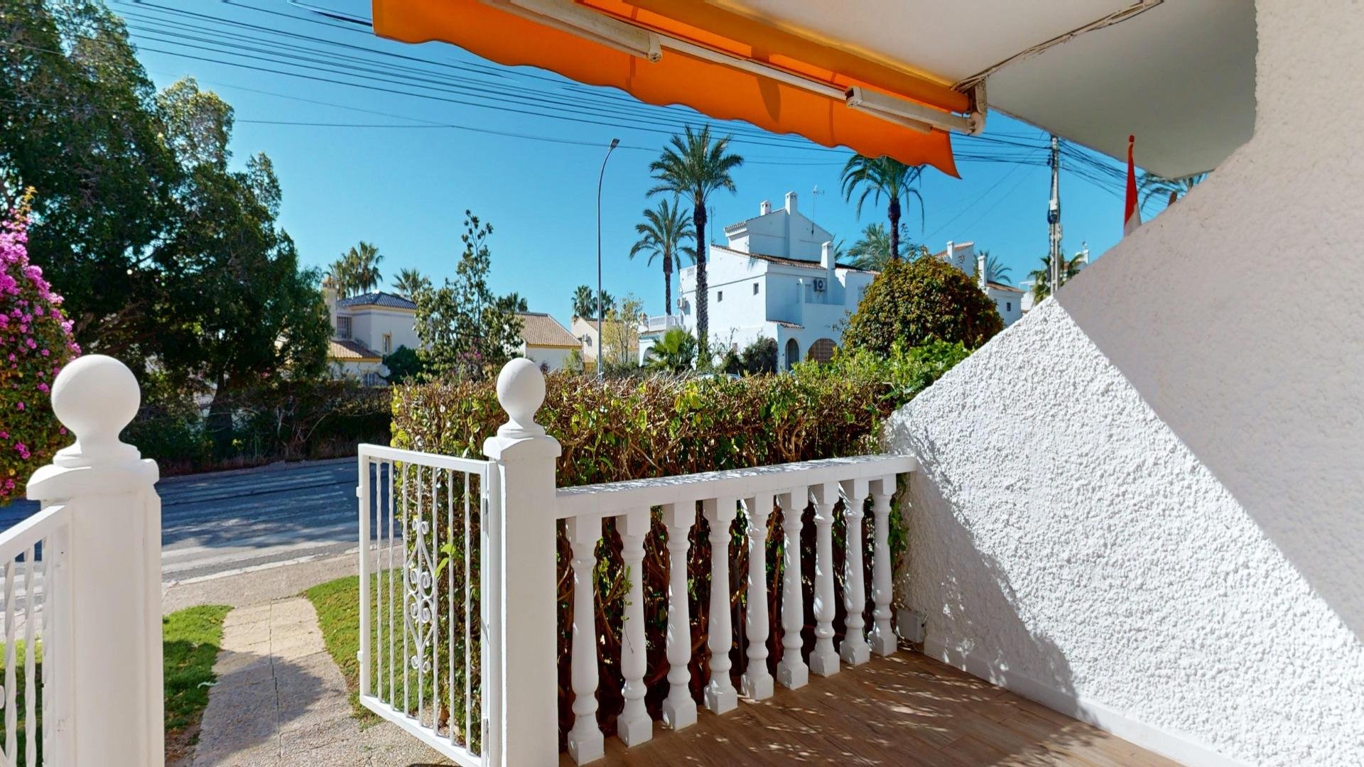 Bungalow a Villamartin, Alicante, Spagna 2 camere da letto, 86 mq. N° 161687