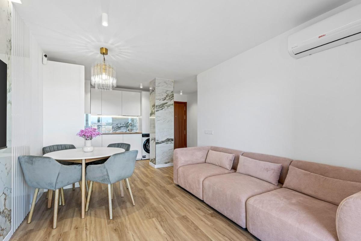 Apartment in Torrevieja, Alicante, Spain 2 bedrooms, 70 sq.m. No. 148981