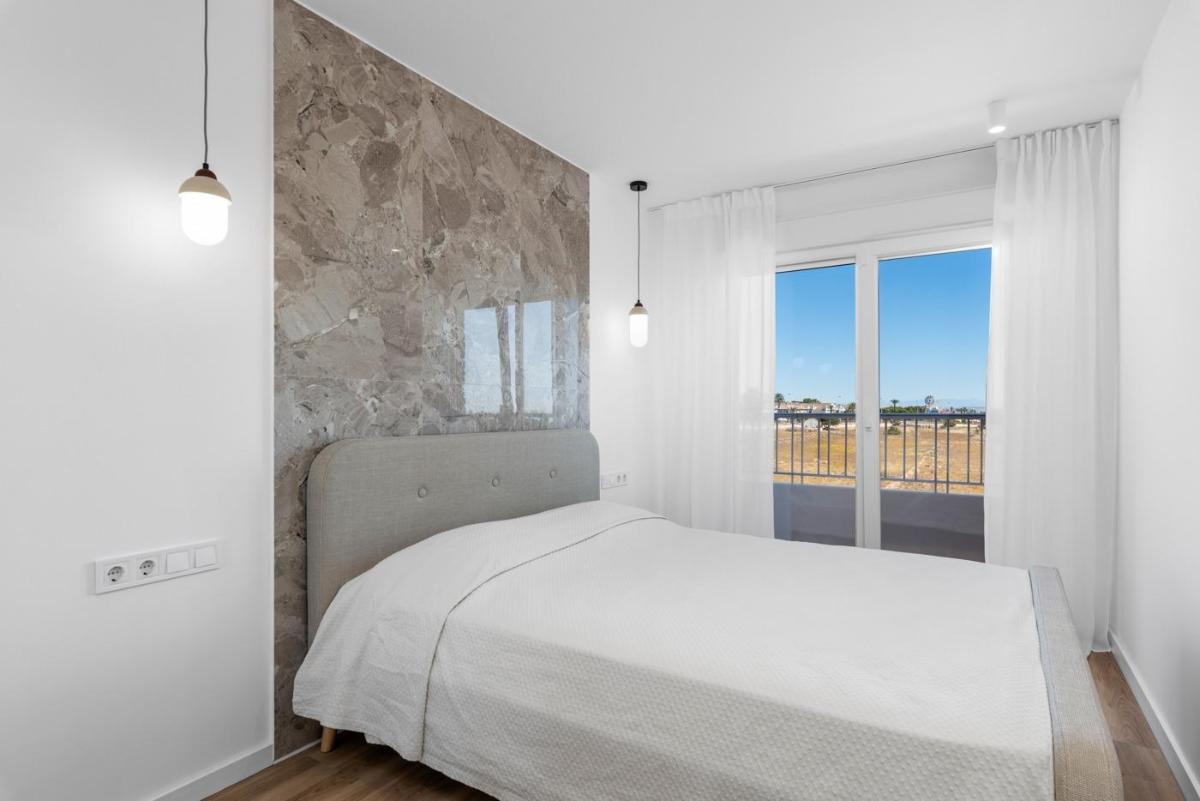 Apartment in Torrevieja, Alicante, Spain 2 bedrooms, 70 sq.m. No. 148981
