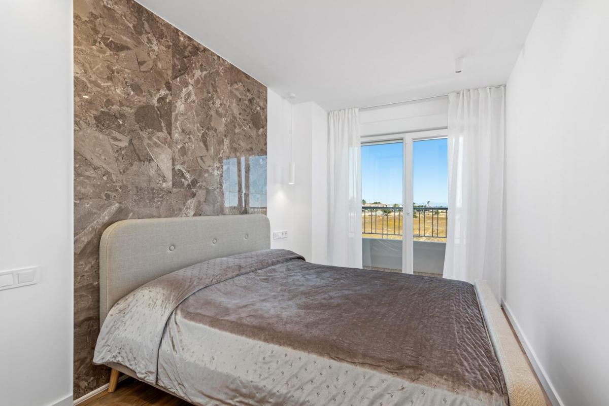 Apartment in Torrevieja, Alicante, Spain 2 bedrooms, 70 sq.m. No. 148981