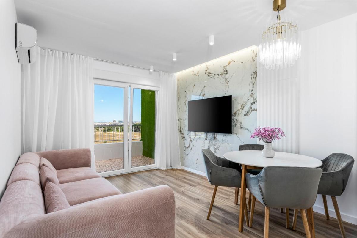 Apartment in Torrevieja, Alicante, Spain 2 bedrooms, 70 sq.m. No. 148981