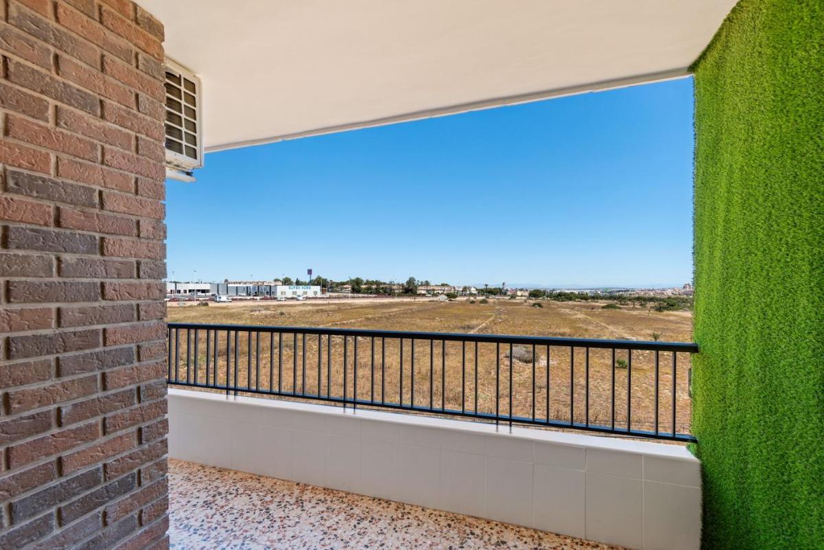 Apartment in Torrevieja, Alicante, Spain 2 bedrooms, 70 sq.m. No. 148981
