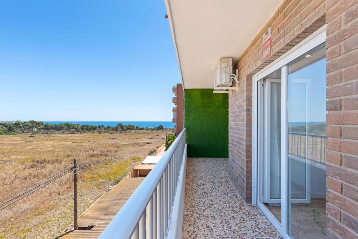 Apartment in Torrevieja, Alicante, Spain 2 bedrooms, 70 sq.m. No. 148981
