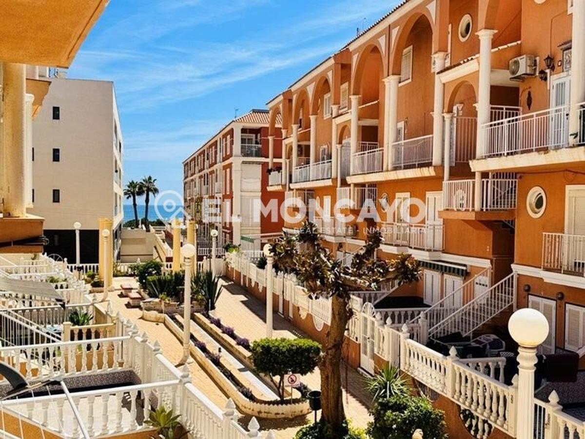 Bungalow à Torrevieja, Alicante, Espagne 2 chambres, 81 m2 No. 148980