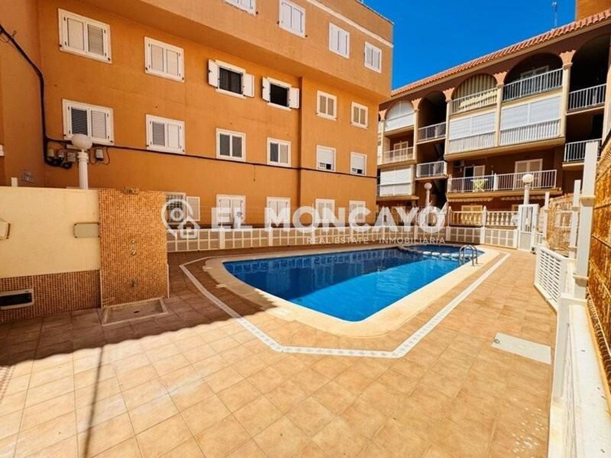 Bungalow à Torrevieja, Alicante, Espagne 2 chambres, 81 m2 No. 148980