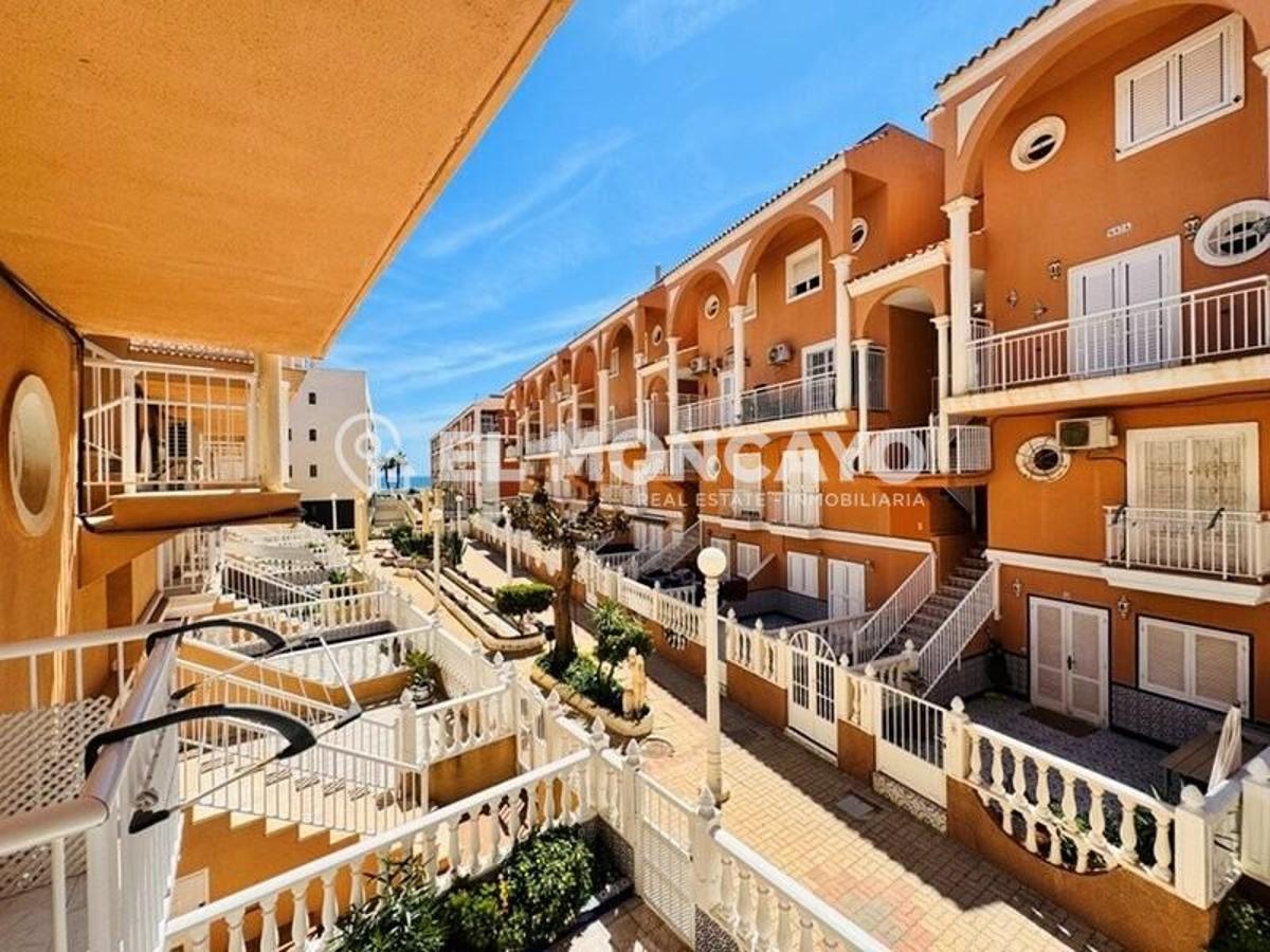 Bungalow à Torrevieja, Alicante, Espagne 2 chambres, 81 m2 No. 148980