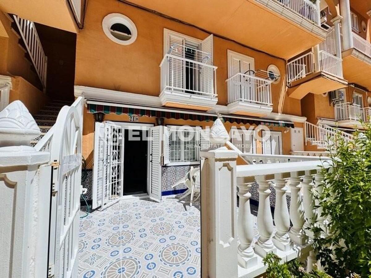 Bungalow à Torrevieja, Alicante, Espagne 2 chambres, 81 m2 No. 148980
