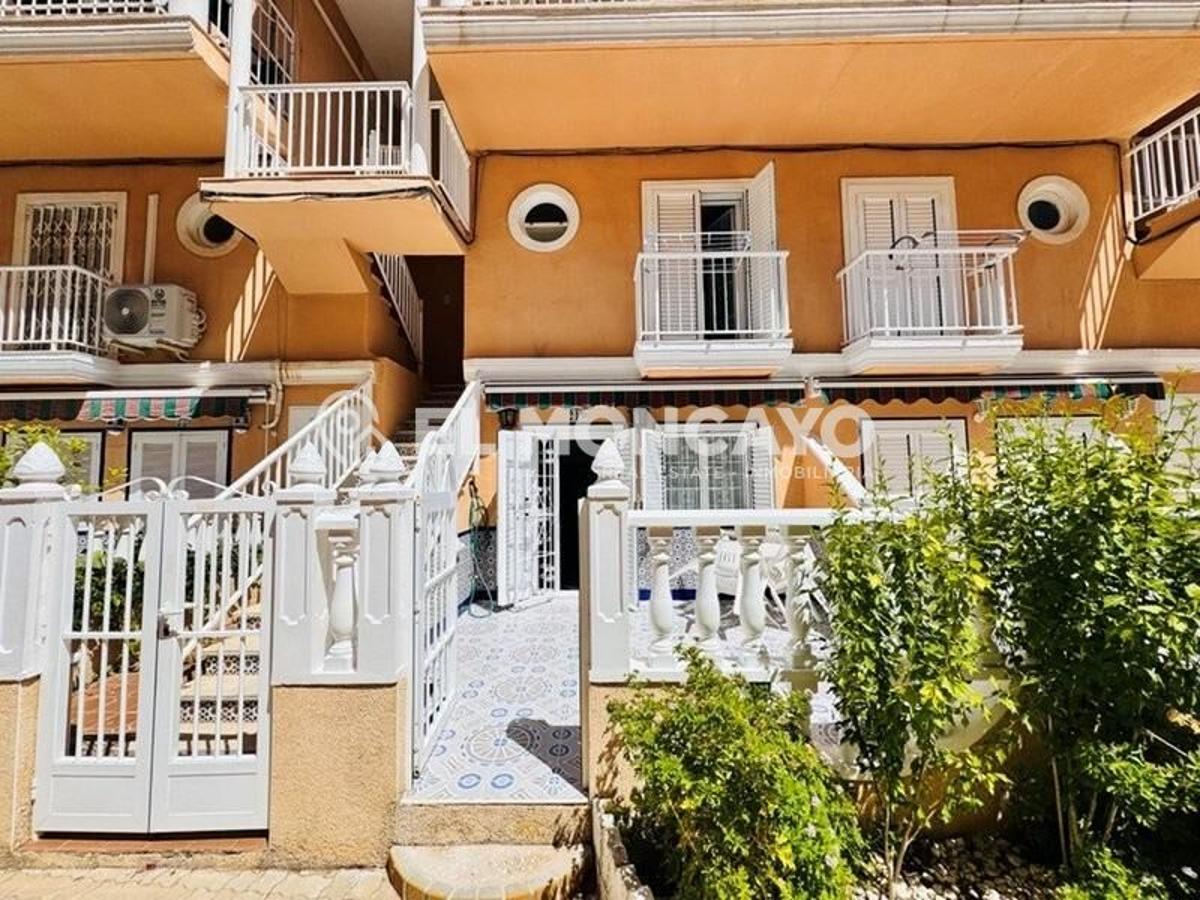 Bungalow à Torrevieja, Alicante, Espagne 2 chambres, 81 m2 No. 148980