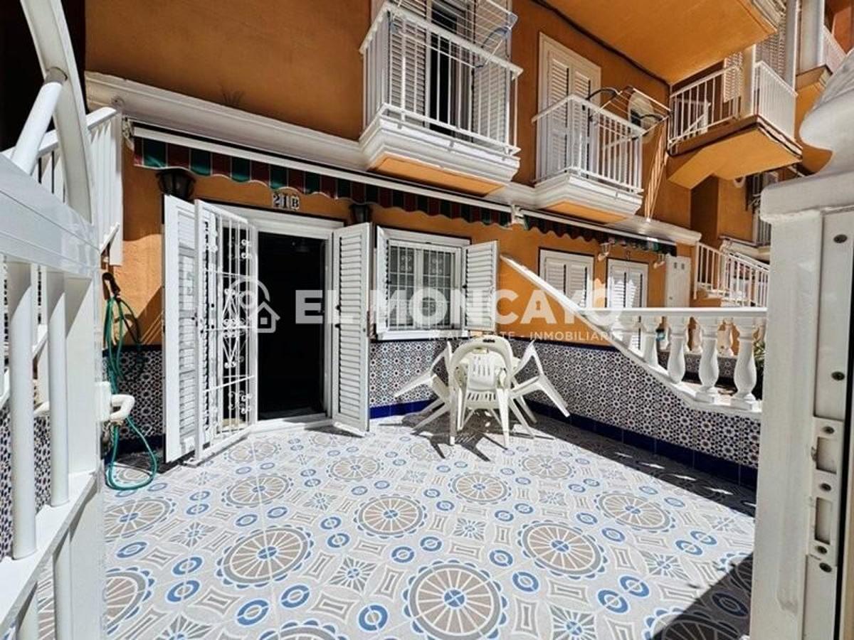 Bungalow à Torrevieja, Alicante, Espagne 2 chambres, 81 m2 No. 148980