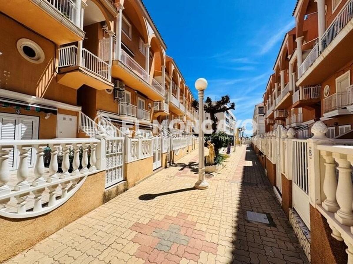 Bungalow à Torrevieja, Alicante, Espagne 2 chambres, 81 m2 No. 148980