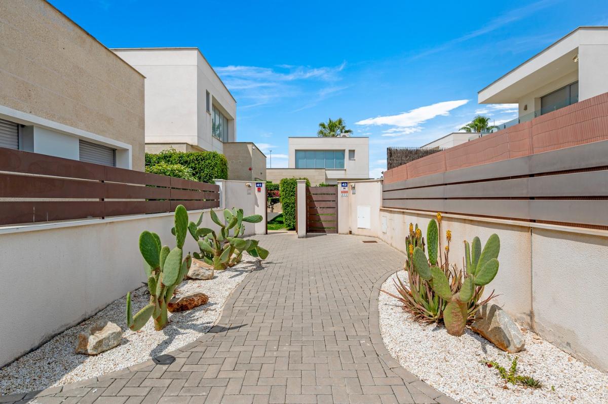 Villa in Orihuela, Alicante, Spain 3 bedrooms, 119 sq.m. No. 148979