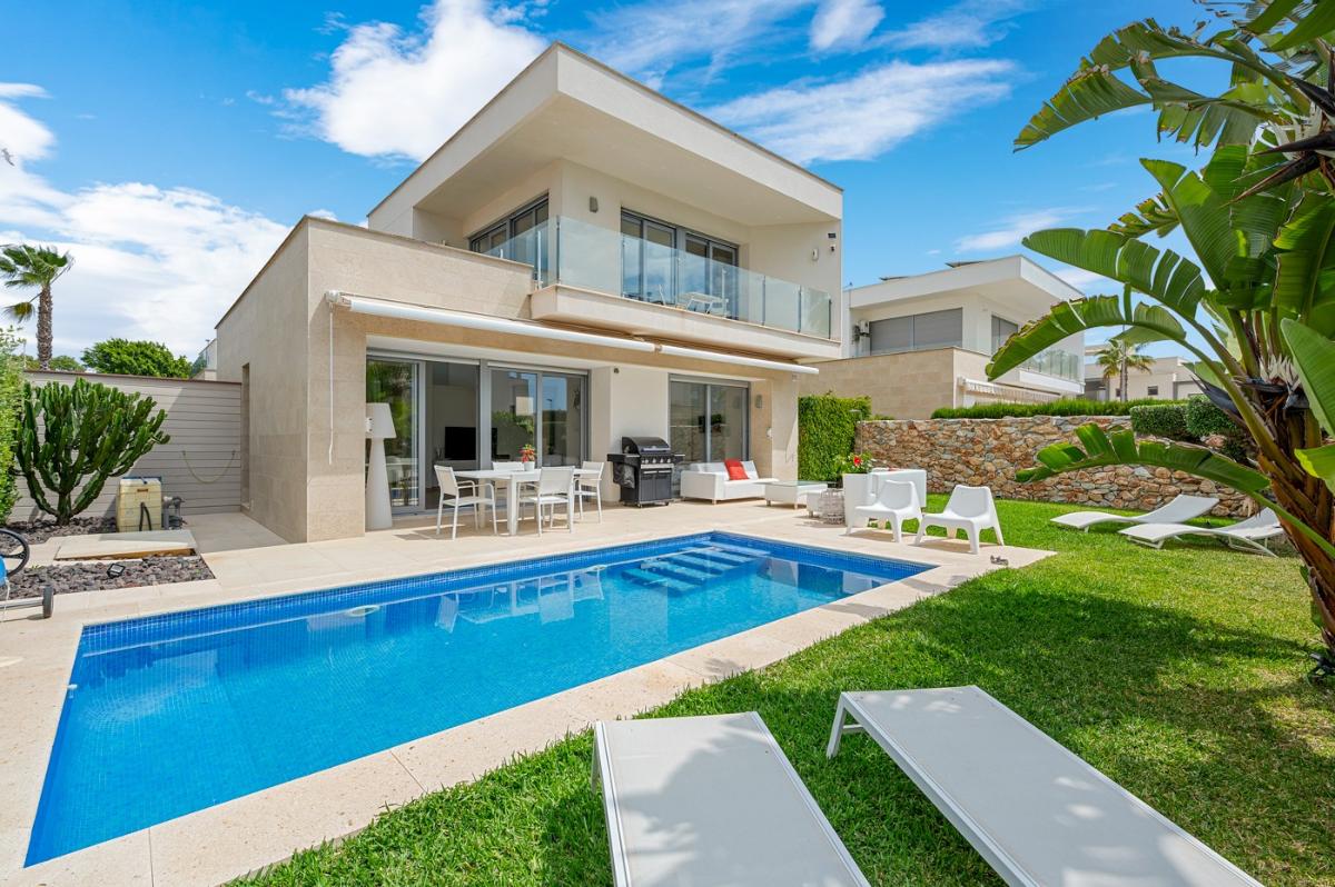 Villa in Orihuela, Alicante, Spain 3 bedrooms, 119 sq.m. No. 148979