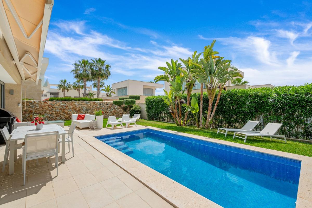 Villa in Orihuela, Alicante, Spain 3 bedrooms, 119 sq.m. No. 148979