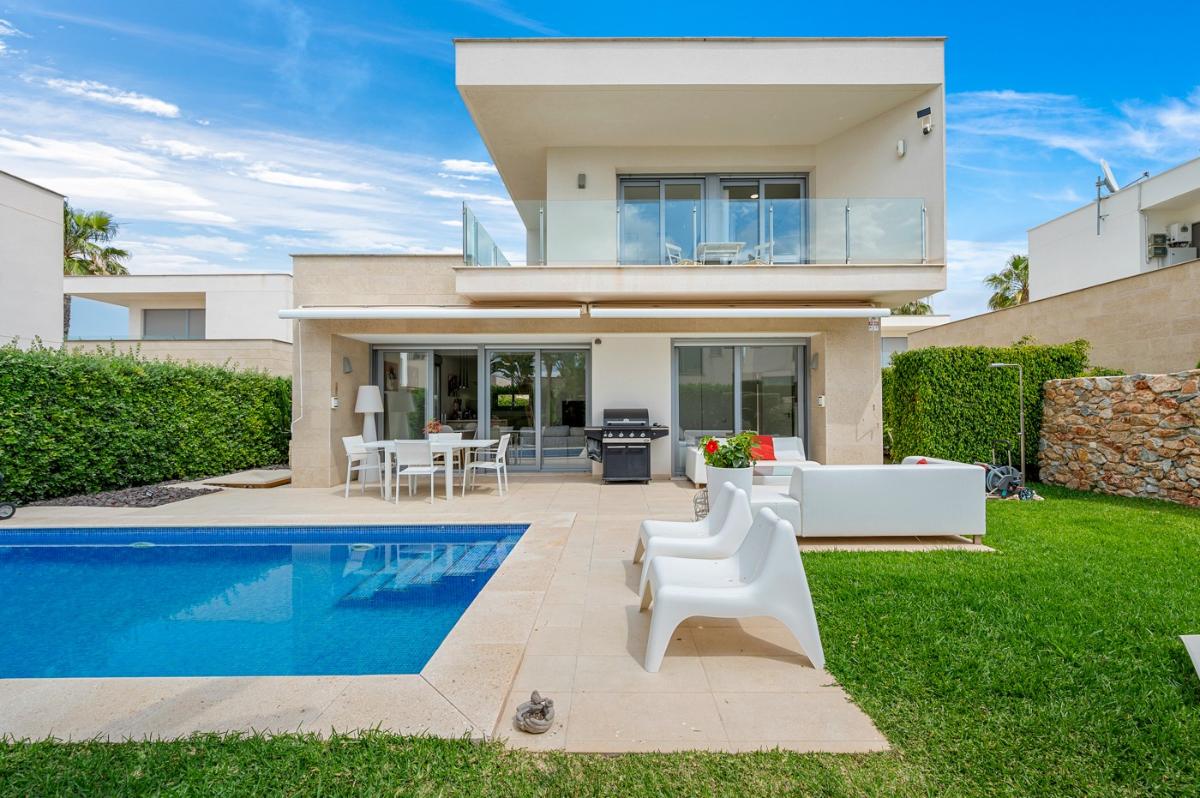 Villa in Orihuela, Alicante, Spain 3 bedrooms, 119 sq.m. No. 148979