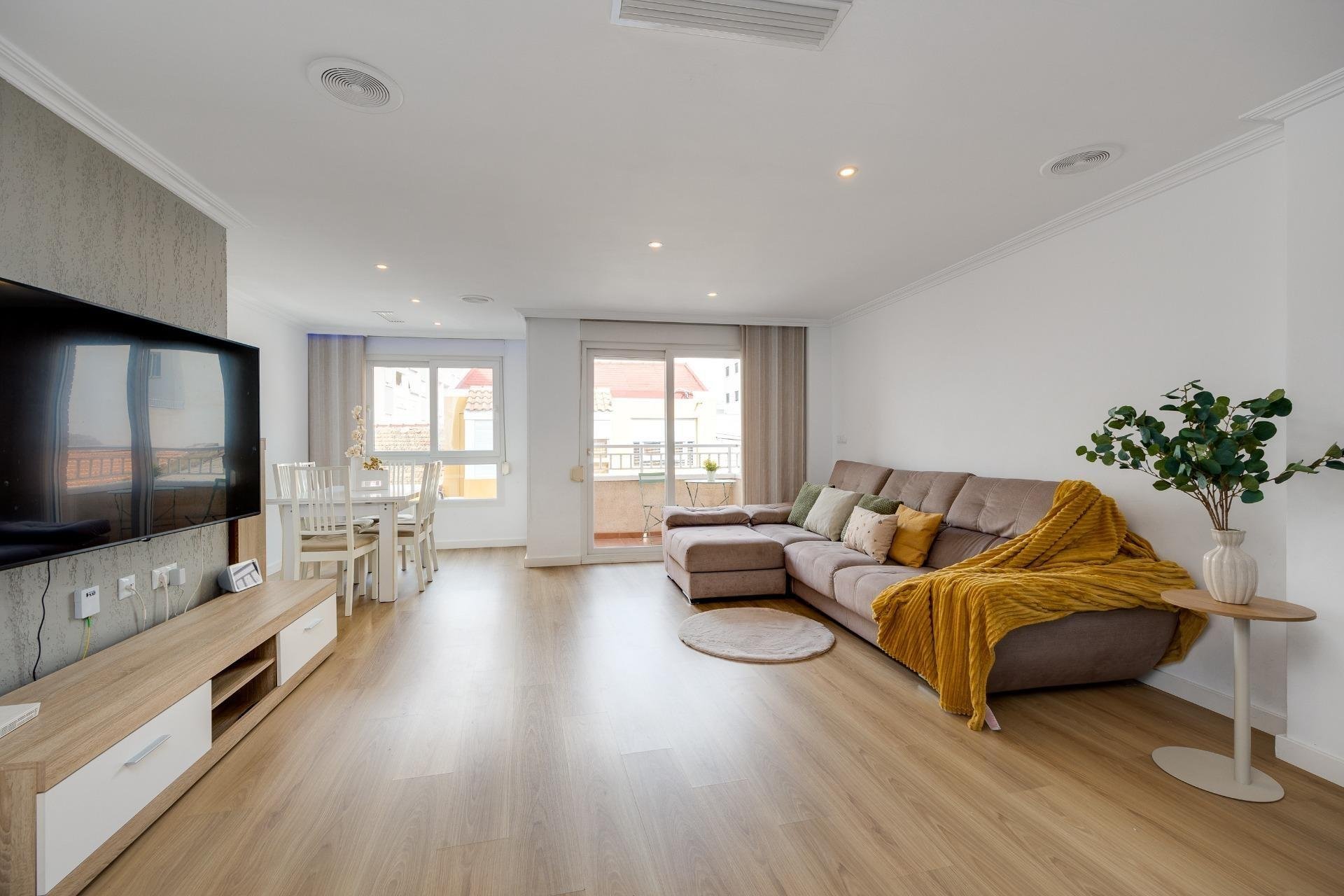 Appartamento a Torrevieja, Alicante, Spagna 3 camere da letto, 135 mq. N° 149770