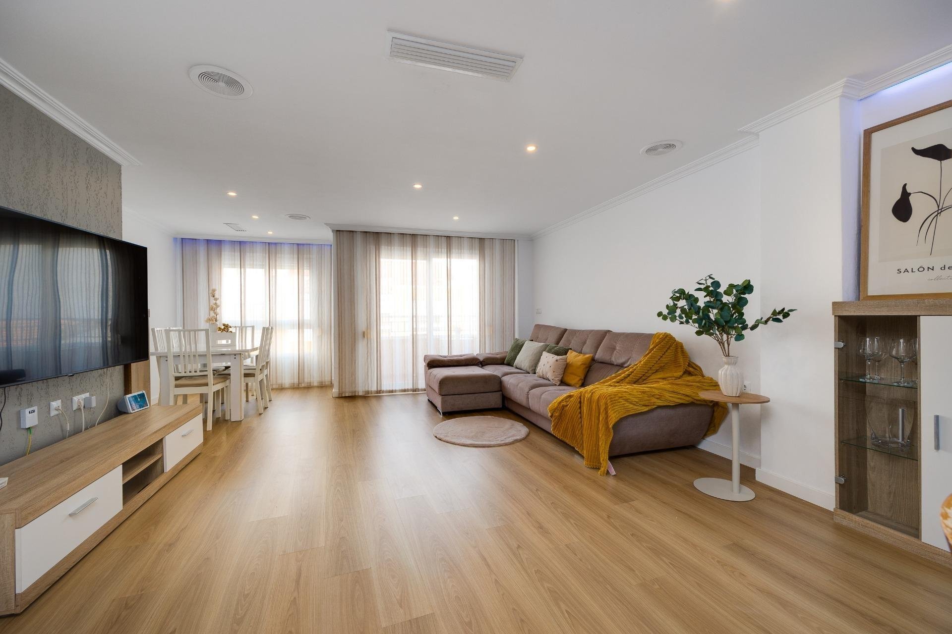 Appartamento a Torrevieja, Alicante, Spagna 3 camere da letto, 135 mq. N° 149770