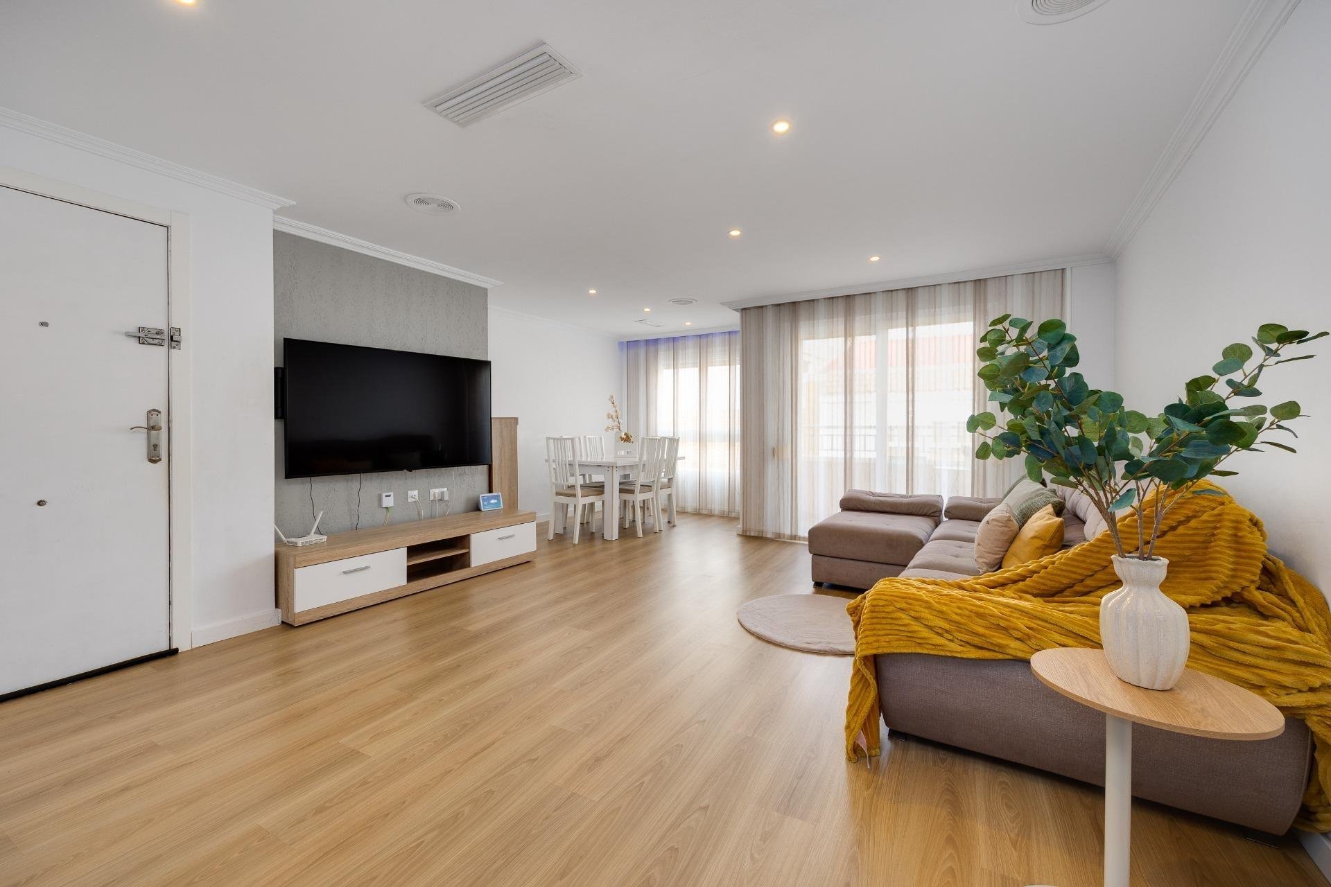 Appartamento a Torrevieja, Alicante, Spagna 3 camere da letto, 135 mq. N° 149770