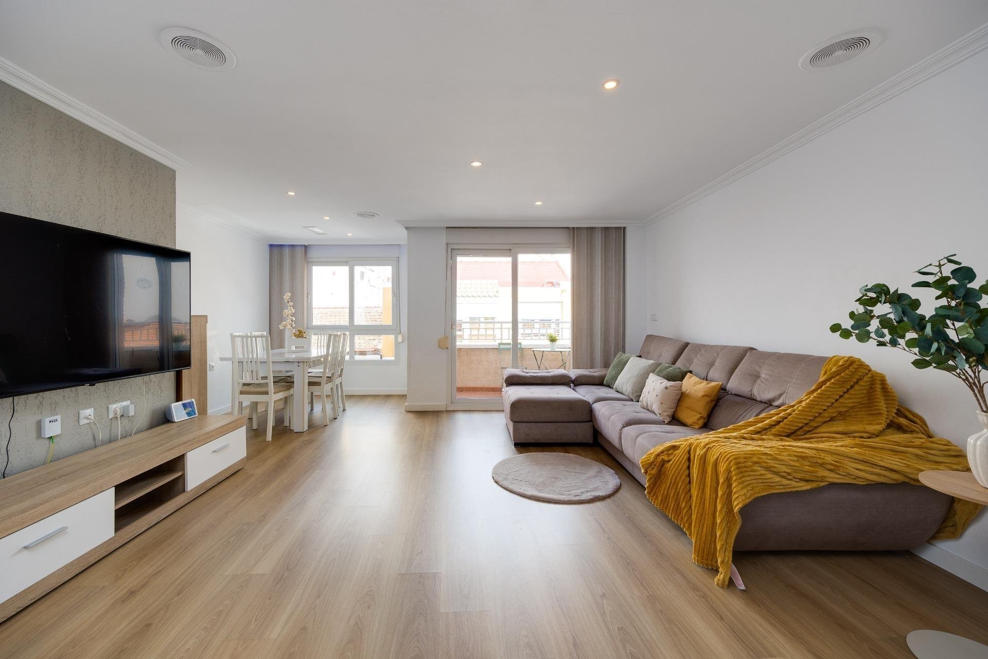 Appartamento a Torrevieja, Alicante, Spagna 3 camere da letto, 135 mq. N° 149770