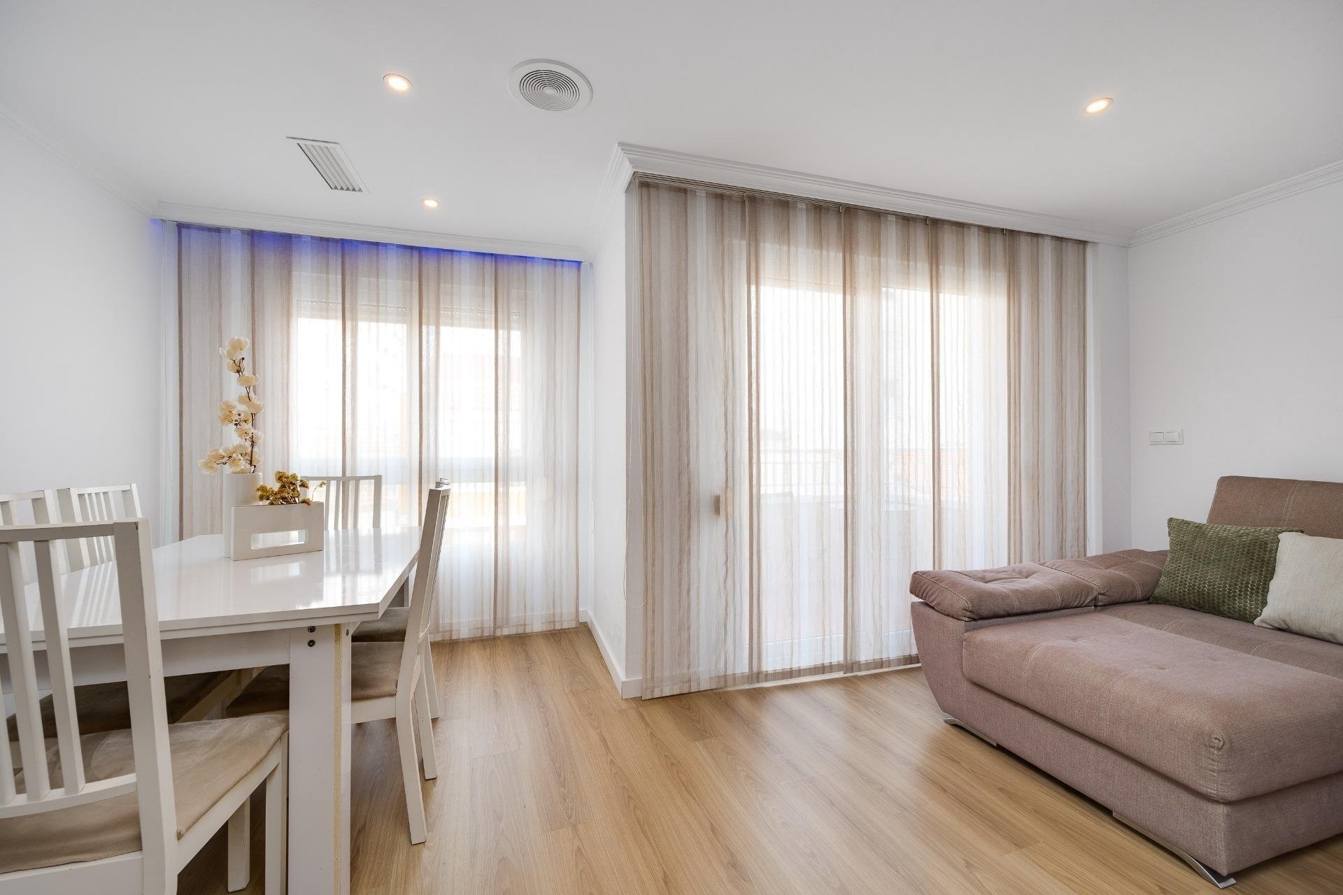 Appartamento a Torrevieja, Alicante, Spagna 3 camere da letto, 135 mq. N° 149770