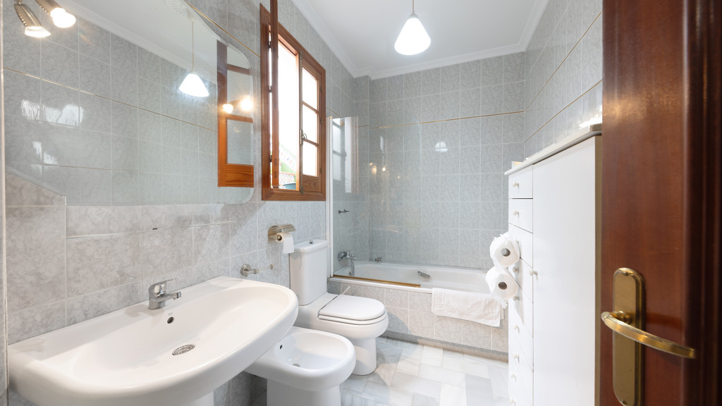 Hus i Coria del Rio, Seville, Spanien 5 sovrum, 500 kvm. Nr. 155970
