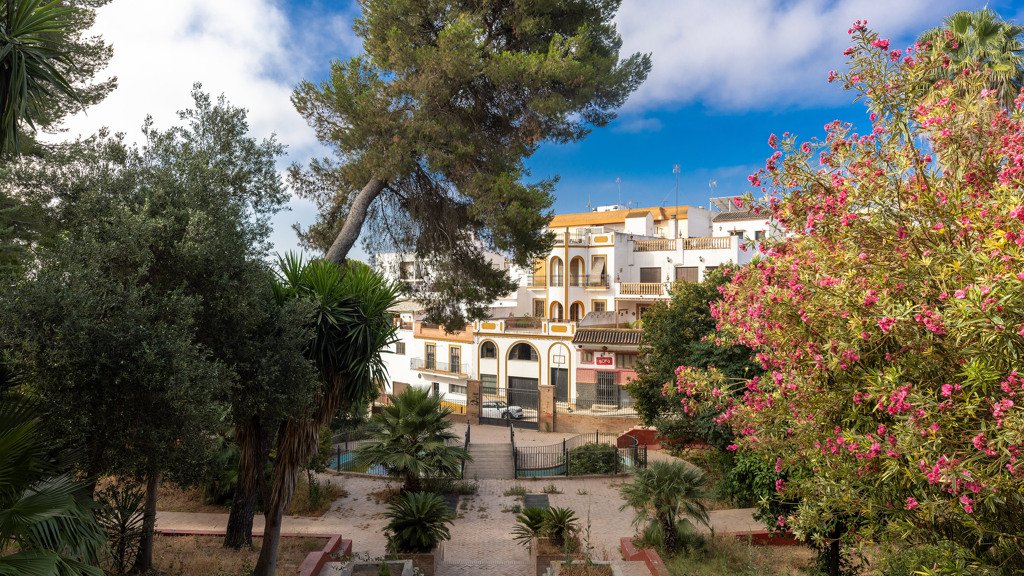 Hus i Coria del Rio, Seville, Spanien 5 sovrum, 500 kvm. Nr. 155970