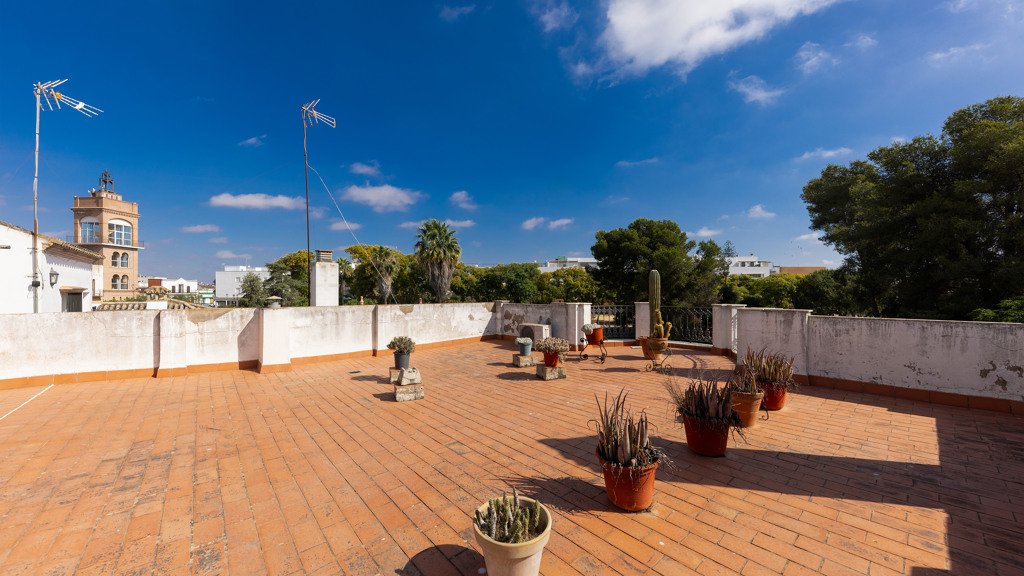 Hus i Coria del Rio, Seville, Spanien 5 sovrum, 500 kvm. Nr. 155970