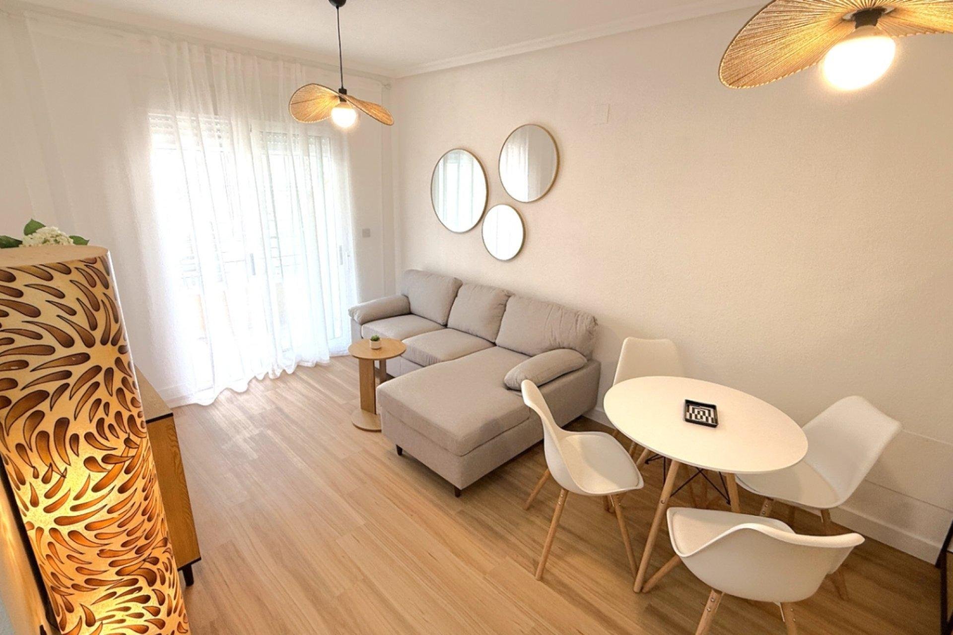 Apartamento en Torrevieja, Alicante, España 2 dormitorios, 50 m2 No. 184287